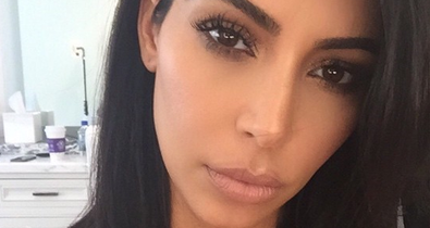 Kim Kardashian az év frizurájával