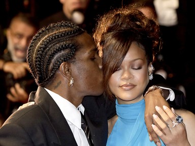 Rihanna elárulta volna kisbabája nemét? Lázba jöttek a fanok a legújabb fotója láttán