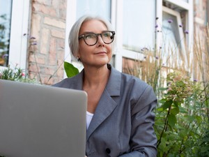 Te is irodai munkát végzel? - Így válassz okosan szemüveget, hogy ne kelljen döntened a stílus és a funkció között