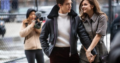 13 fotó Palvin Barbara és Dylan Sprouse párosáról, ahol izzik közöttük a levegő
