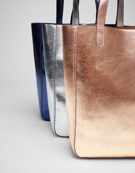 Metál színű táska PULL AND BEAR 6995 Ft- pullandbear.com