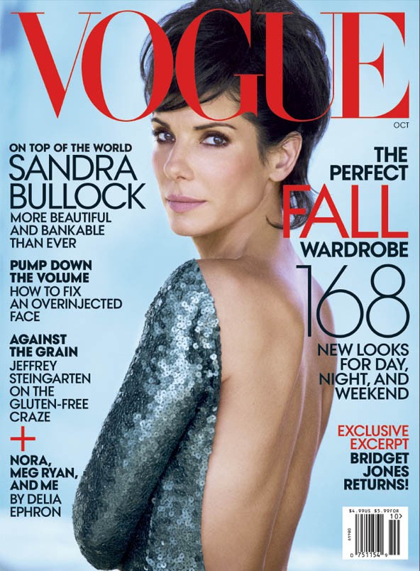 Sandra Bullock közel 50 évesen is a szimpatikus, átlagos nőt testesíti meg, ezért rengeteg a rajongója. Nem mellesleg igencsak ügyel a kondíciójára és kinézetére, így aztán nem csoda, ha gyakori szereplő a magazinok címlapján, itt épp az amerikai Vogue-on látjuk. 