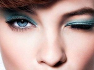 Palvin Barbi újra a L`Oréalnak huncutkodik