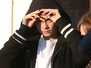 Megtörtént! Cara Delevingne teljesen kopasz!