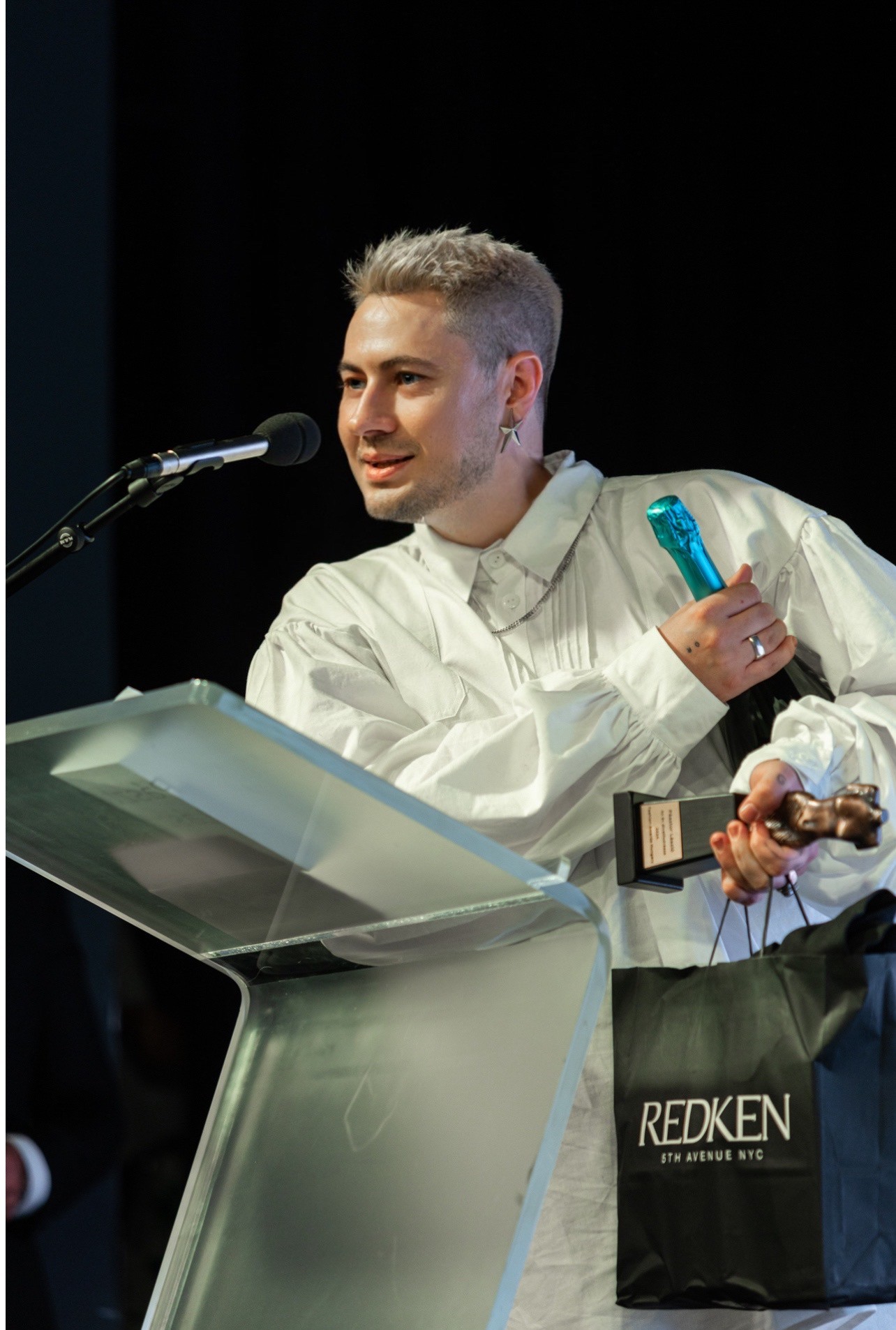 Pásztor László Az év divatfodrásza díjat vehette át a Fashion Awards Hungary díjátadó gálán