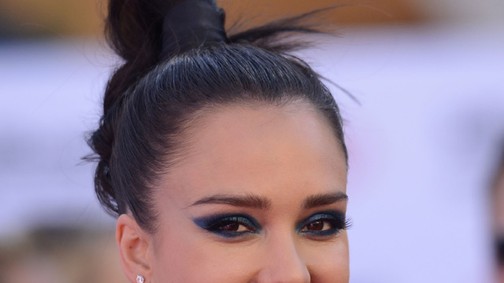 Jessica Alba őrületesen gyönyörű ebben a csipkeruhában