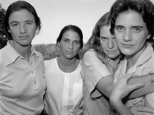 Tombor Zoltán tárlatvezetése a Nicholas Nixon: A Brown nővérek című kiállításon