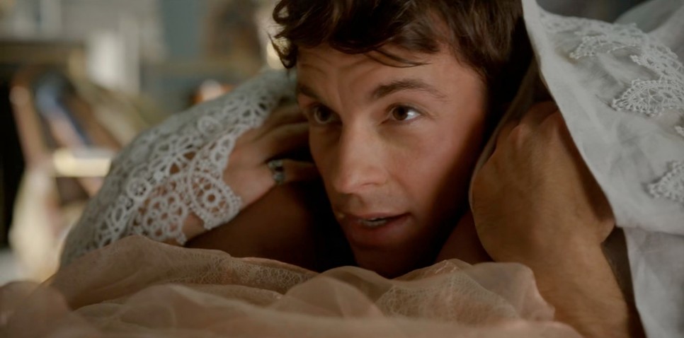 A Bridgerton család rajongói tudják, hogy a produkcióban gyakoriak a pikáns jelenetek, melyek elkészültét intimitás koordinátor felügyeli