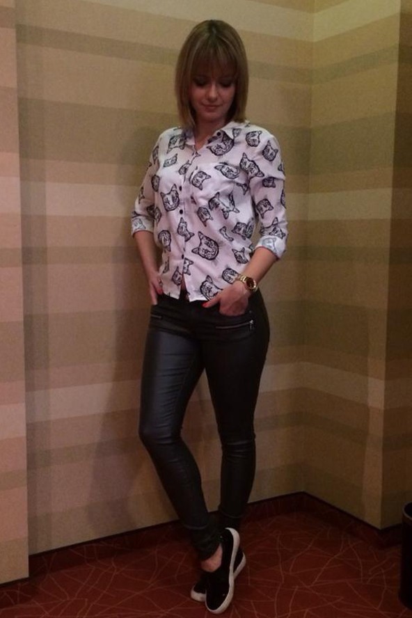 Szuper cicás ing Lola kedvence