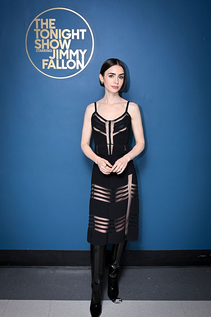 Lily Collins pucérruhája az egyik legbátrabb darab, amit valaha viselt
