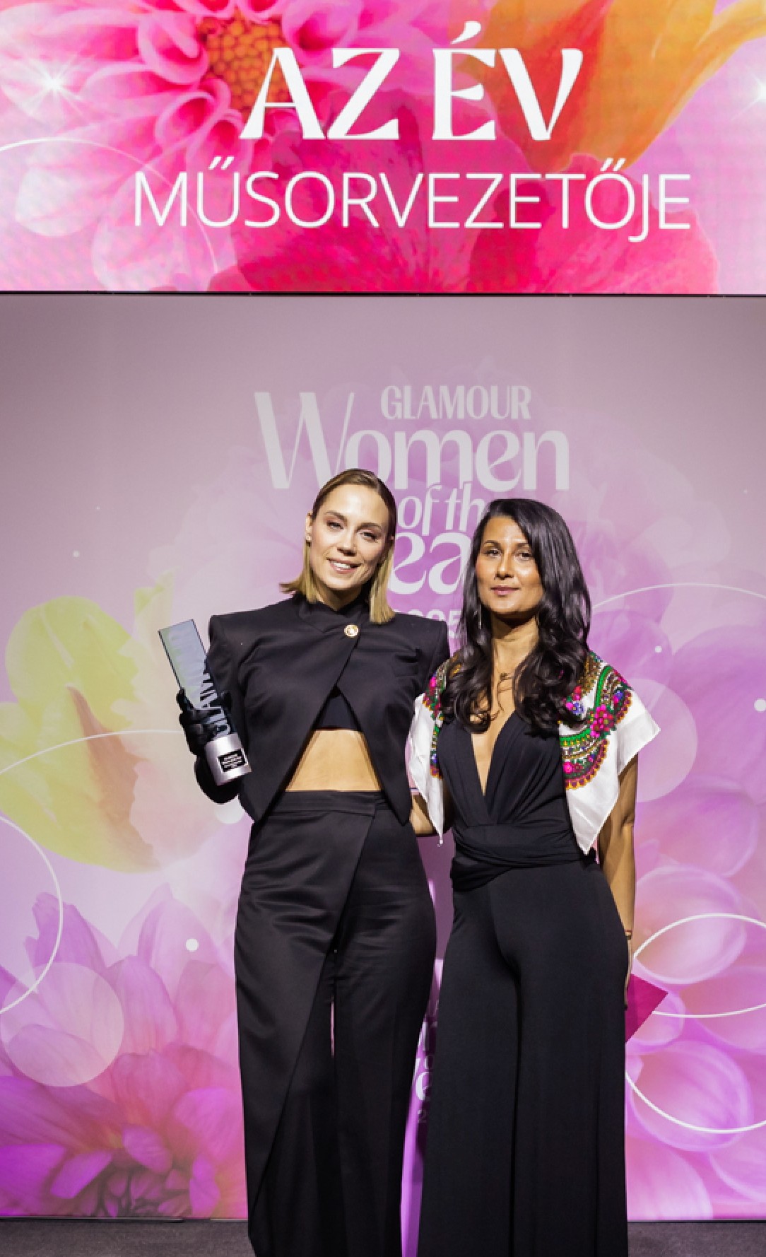 Író, aktivista és a Romaként podcast műsorvezetője, Ignácz Judit adta át Az év műsorvezetőjének Lékai-Kiss Ramónának a díjat