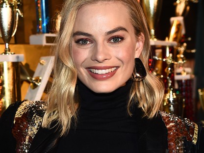 Margot Robbie szexi fehérneműben sztriptízel! Új filmje maga az erotika!