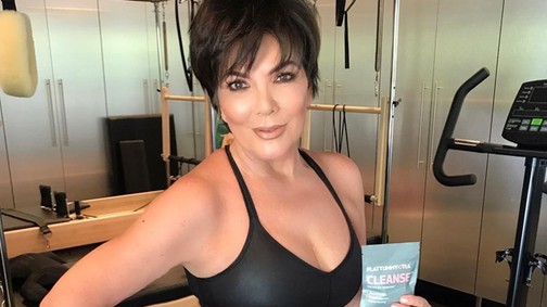 Kris Jenner magasról tesz a világra! Így bulizik egy jachton!
