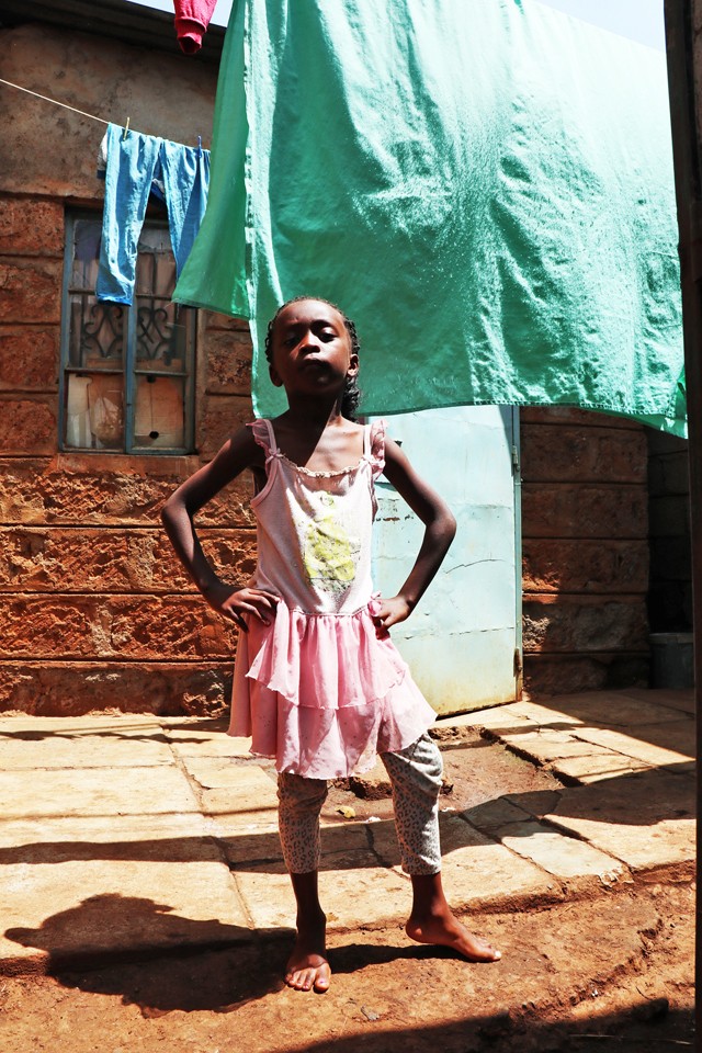 A gyerekek imádnak pózolni a kamerának.