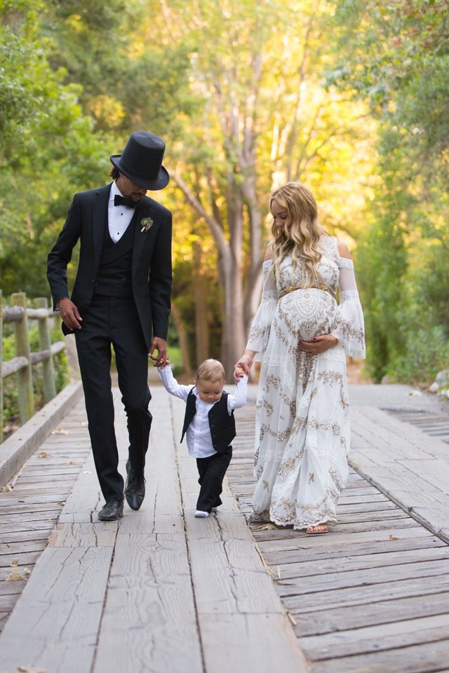 Íme a világ leggyönyörűbb mezítlábas hippi esküvője - és nem is akárki házasodott meg!