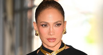 Jennifer Lopez szürreálisan gyönyörű ruhában jelent meg, csoda, hogy nem hagyta el a szoknyáját