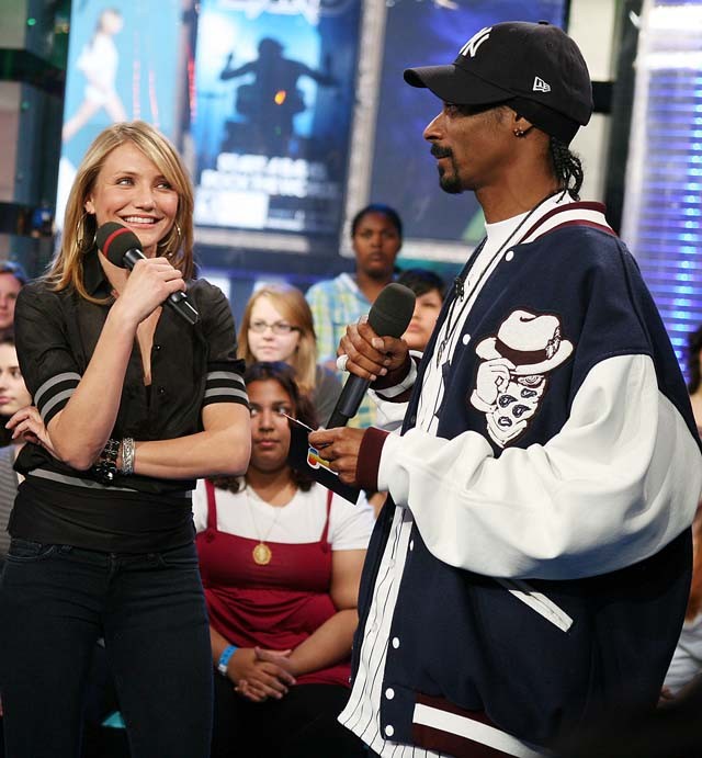 Cameron Diaz és Snoop Dog a Long Beach Polytechnic High School-ba jártak. Diaz mai napig úgy emlékszik vissza erre az időszakra, hogy mindenki Snoop-tól vette a füvet a suliban. 