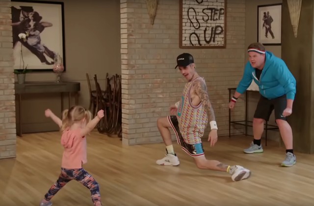 Justin Biebernek gyerekek tanítanak koreográfiát, és ez a legcukibb dolog, amit ma látni fogsz
