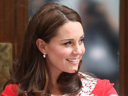 Először a szülés óta a nyilvánosság előtt Kate Middleton