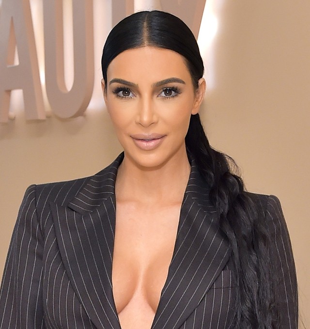 Kim Kardashian 39 évesen is legdögösebb anyuka ebben latex-szettben