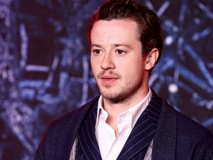 Elsírta magát a Stranger Things színésze, Joseph Quinn, miután kiálltak mellette a rajongók