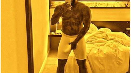 Boldog Valentin-napot a világ legnagyobb péniszével: The Game ismét akcióban