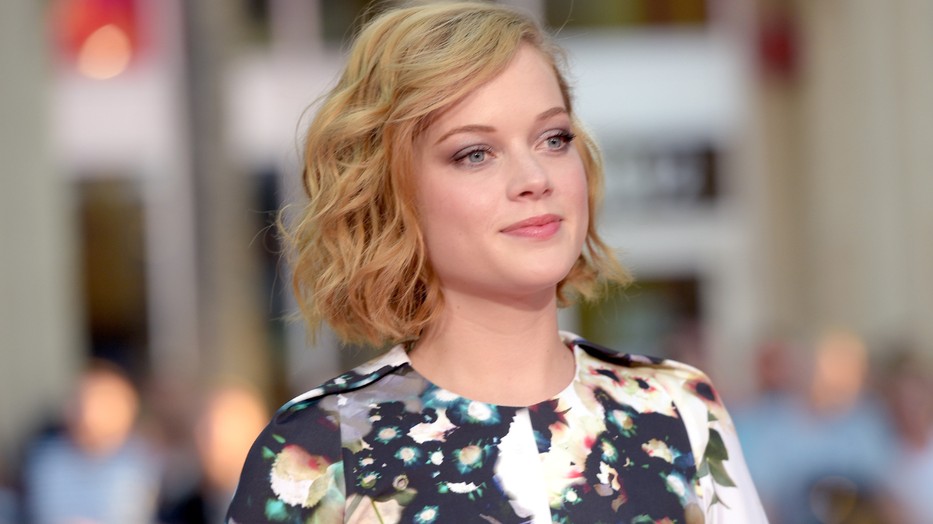 Jane Levy színésznőnek jól állnak az egyszerű, gyorsan kivitelezhető sminkek, de a hangsúlyosabb, glamúrosabb verziókat is elbírja az arca