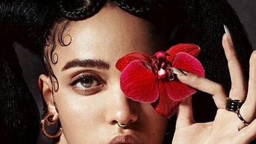 Excentrikus szépség experimentális hangzásvilággal: FKA twigs