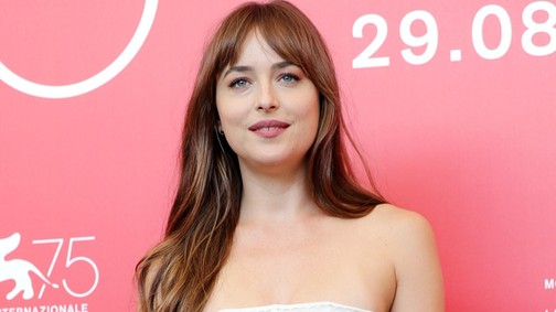 Dakota Johnson publikussá tette a telefonszámát