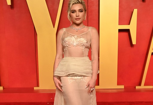 Heidi Klum szinte pucéran érkezett, Florence Pugh felszabadította a mellbimbóit - 15 szett a meztelenség jegyében a Vanity Fair Oscar-partijáról