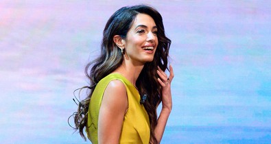 Amal Clooney istennőként tündököl a brit Vogue magazinban, olyasmit ért el, amit korábban a királyi család tagjainak sikerült