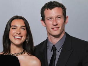 Callum Turner bérlakásban nőtt fel, ma Dua Lipa várja, hogy feleségül vegye