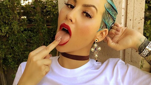 Amber Rose vad fotókat posztolt mellkisebbítő műtéte után!