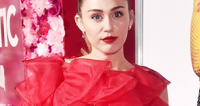 Micsoda átalakulás: Miley Cyrus újra Hannah Montana lett ezzel a platinaszőke hajjal