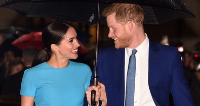 Meghan Markle és Harry herceg kéz a kézben pózoltak a vörös szőnyegen, izzott közöttük a levegő