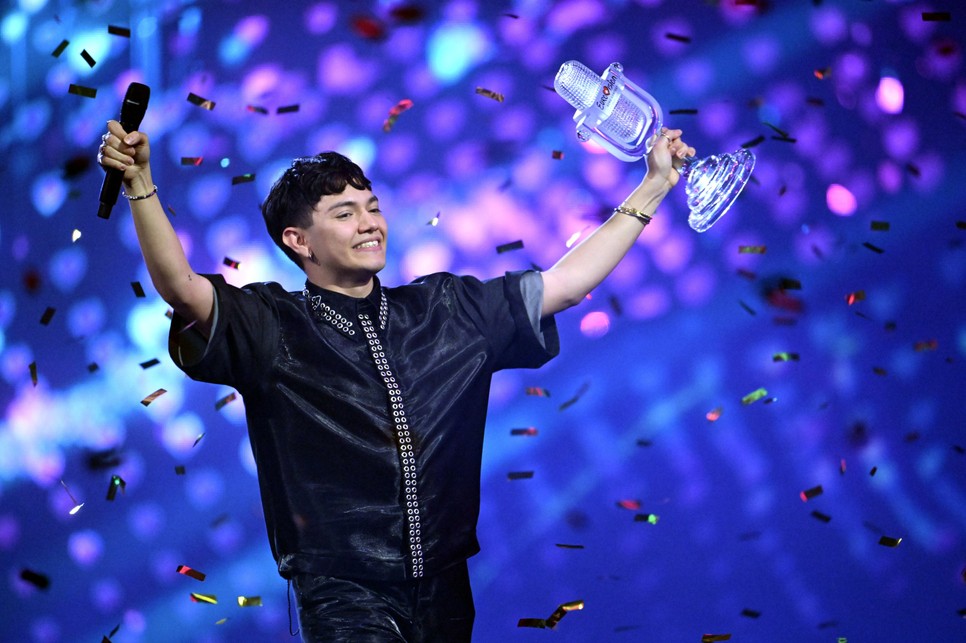 A 2025-ös Eurovíziós Dalfesztivál győztese a 24 éves Johannes Pietsch, azaz JJ