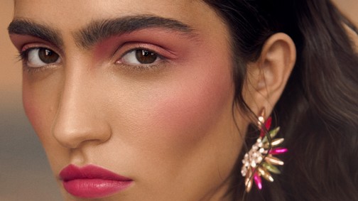 Toronymagasan ez az idei nyár kedvenc sminktrendje: a naplemente pirosítás egyszerre bátor és erőteljes