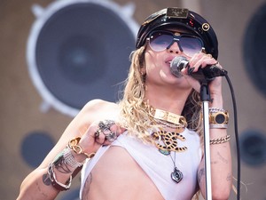 Valamiért pornós pucsítással támadnak a hírességek az Instán