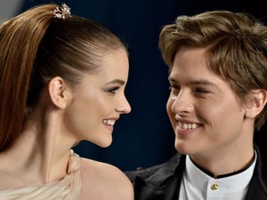 Palvin Barbara és Dylan Sprouse legforróbb fotói, egyenesen a vörös szőnyegről