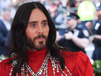 Jared Leto levágott fejével lépett a vörös szőnyegre