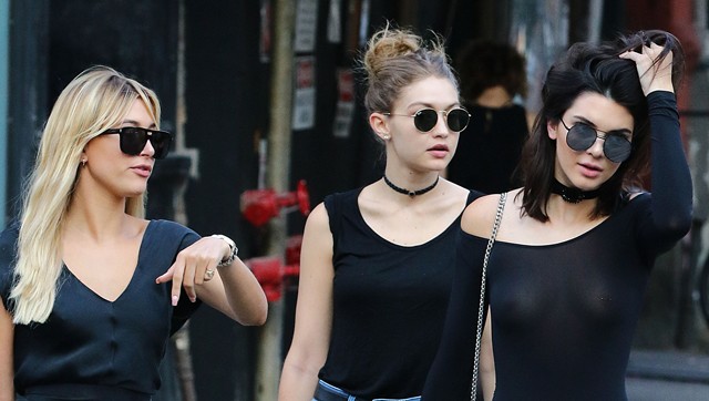 kendall jenner, mellpiercing, piercing, mellei, villantás, melle, sztármodell, átlátszó