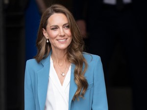 Katalin hercegné pöttyös ruhája mag az álom, mintha Diana hercegnét látnánk
