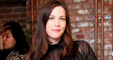 Liv Tyler az Instagramon mutatta meg újszülött kislányát