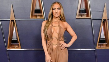 Jennifer Lopez drámai pucérruhájáról a legintimebb részen ordít a meztelenség