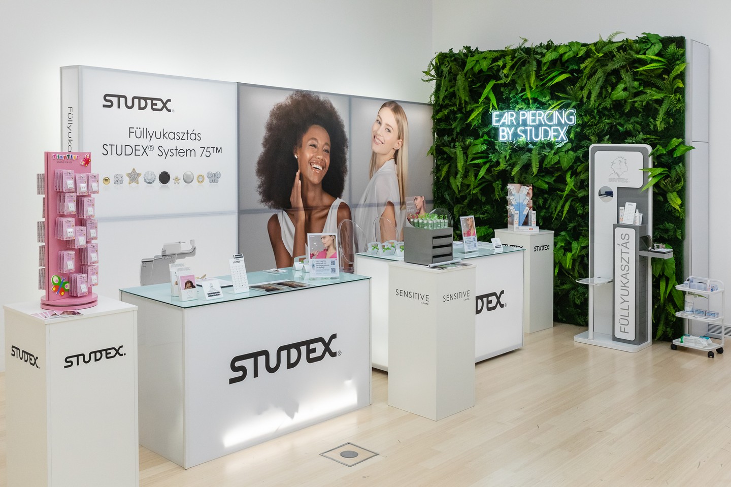 A Studex szakemberi a helyes, és higiénikus füllyukasztás irányait mutatták meg