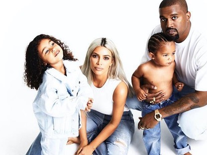 Kim Kardashian családi karácsonyi üdvözlőlapja a legédesebb a világon