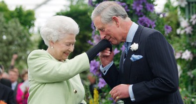 III. Károly király már most átírja Erzsébet királynő hagyományait