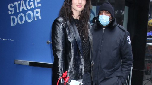 A magyar divatmárka, az AERON blézerében kapták lencsevégre Grace Van Patten színésznőt