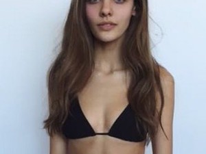 Elképesztő! 15 kg-ot hízott a modell alkatú lány és így vált igazi bombázóvá!