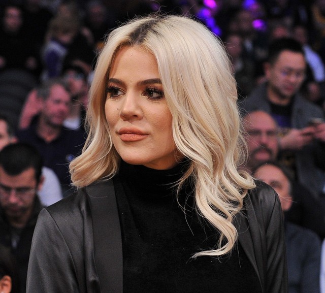 Khloé Kardashiannak 14 ujja van új fotóján